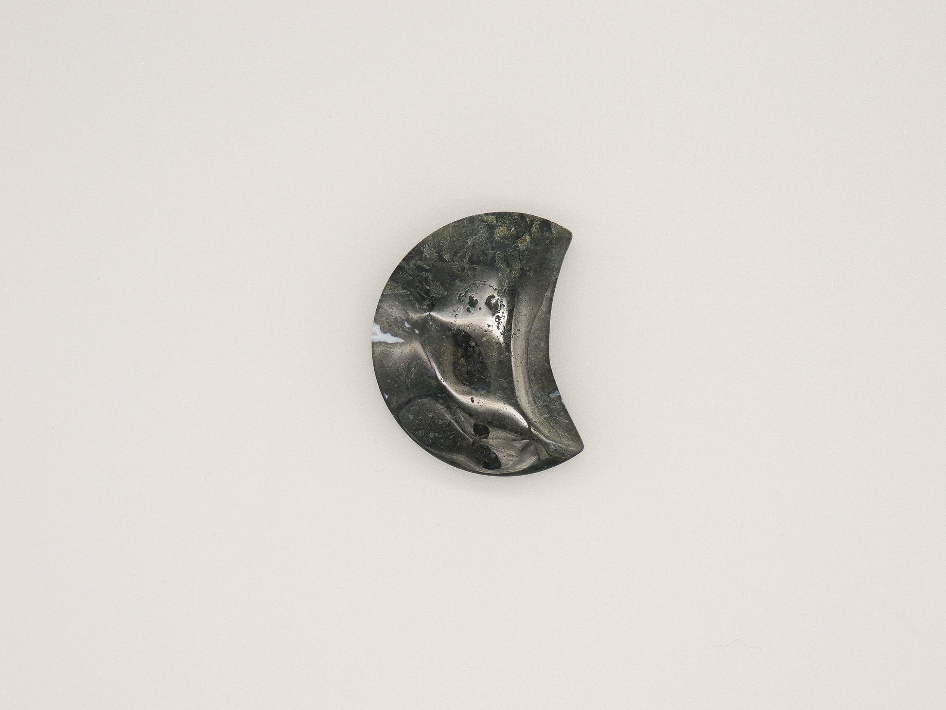 Moss Agate Moon Carvings - themoonclub.shop