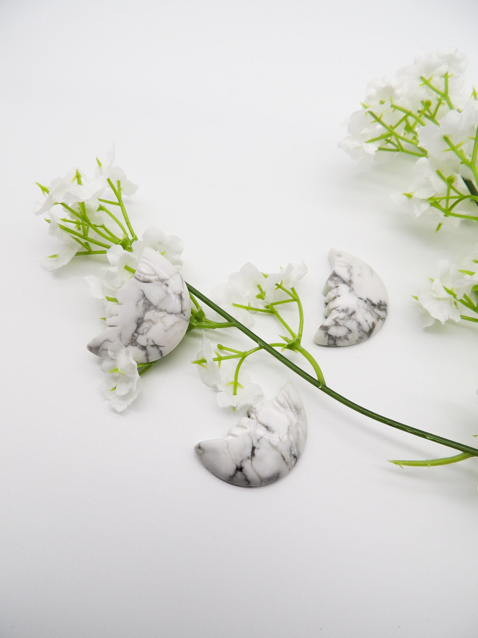 Howlite Moon Faces - themoonclub.shop