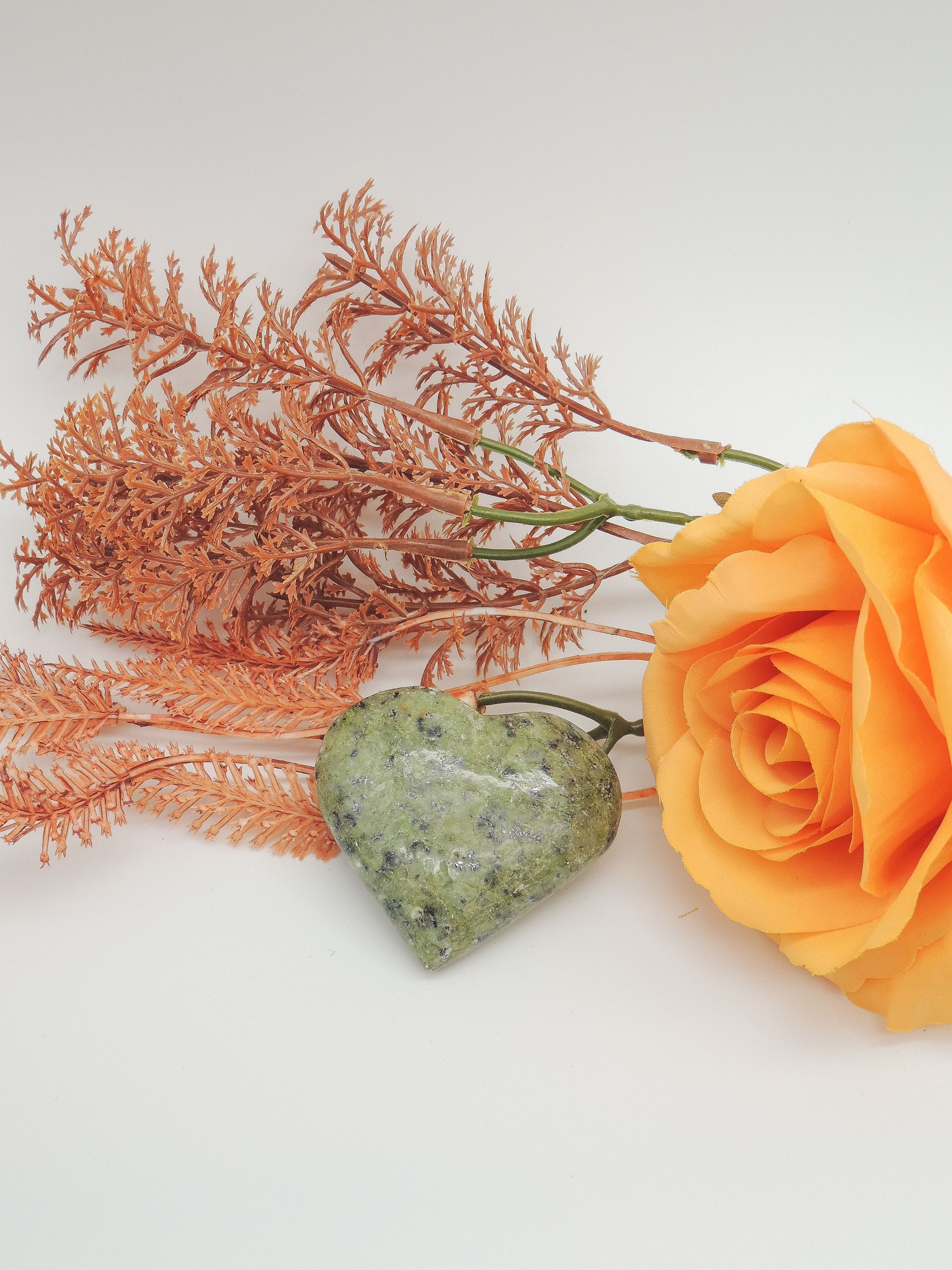 Serpentine Heart Carving #2 - Healerite - themoonclub.shop