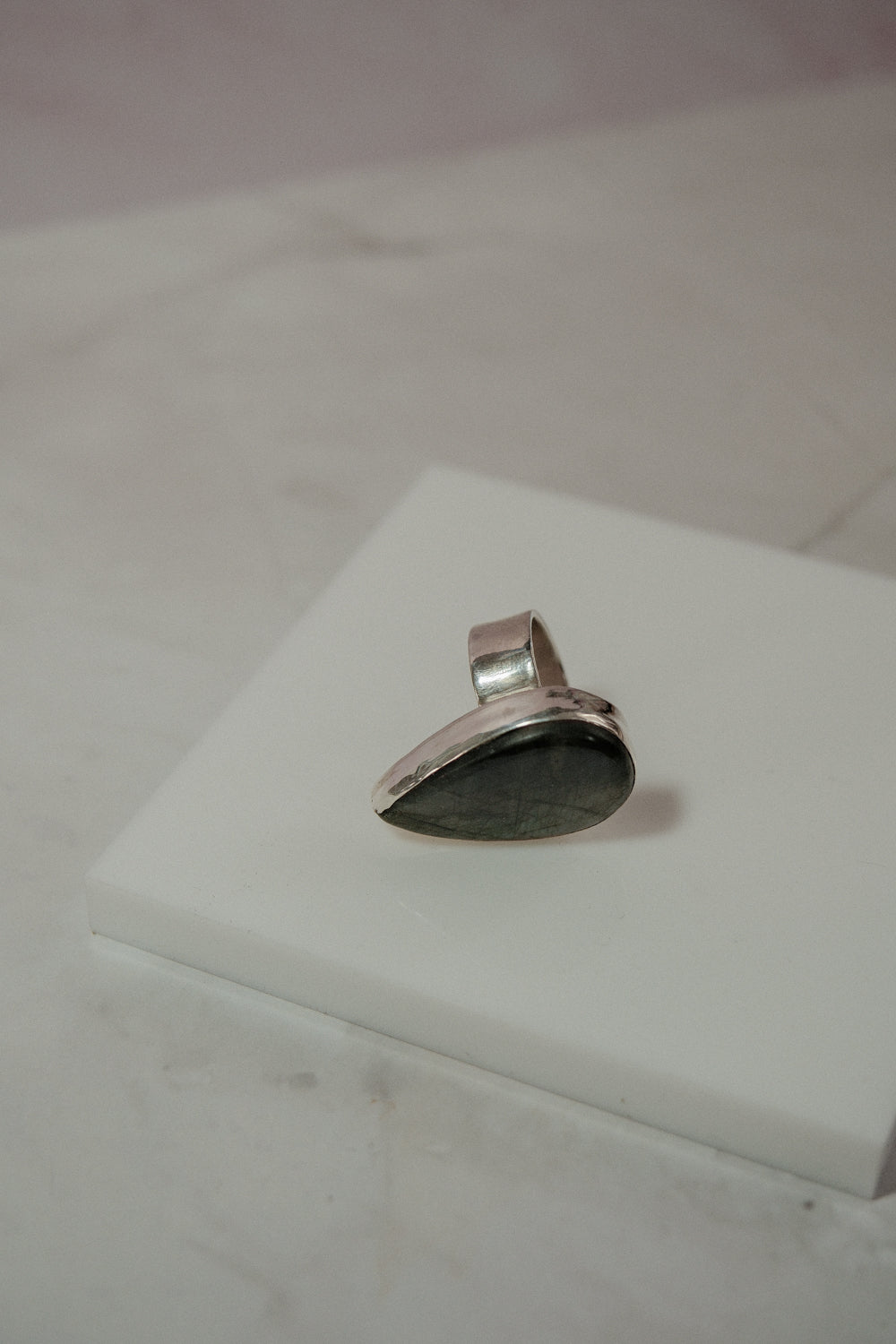 Labradorite Ring - themoonclub.shop