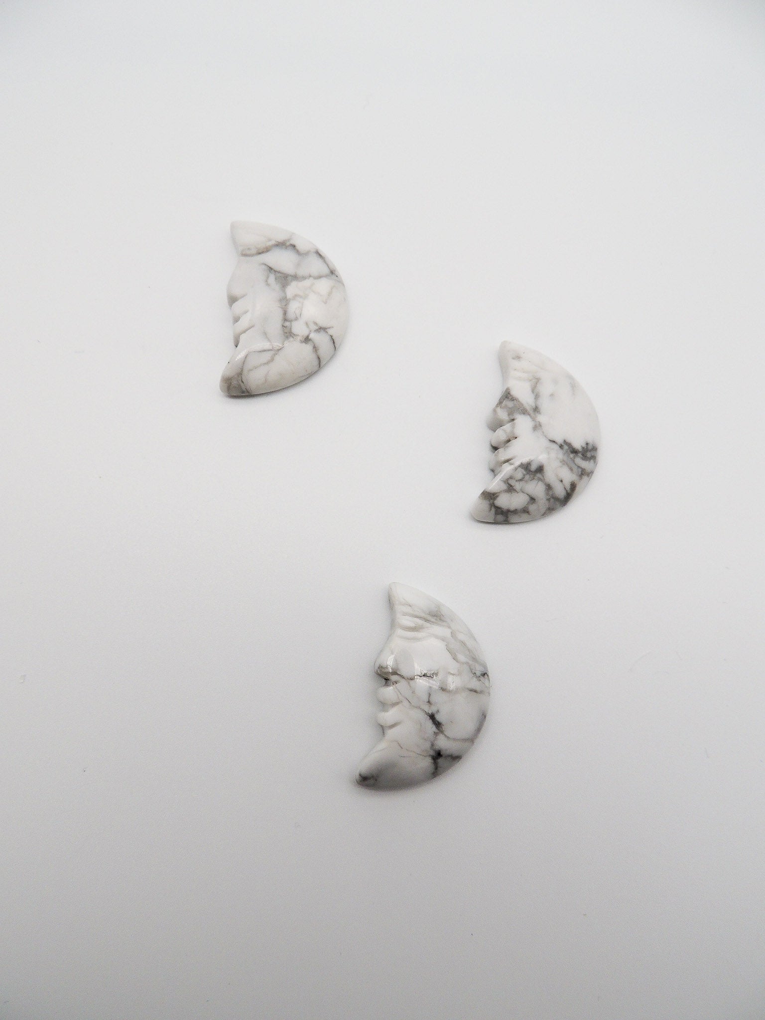 Howlite Moon Faces - themoonclub.shop
